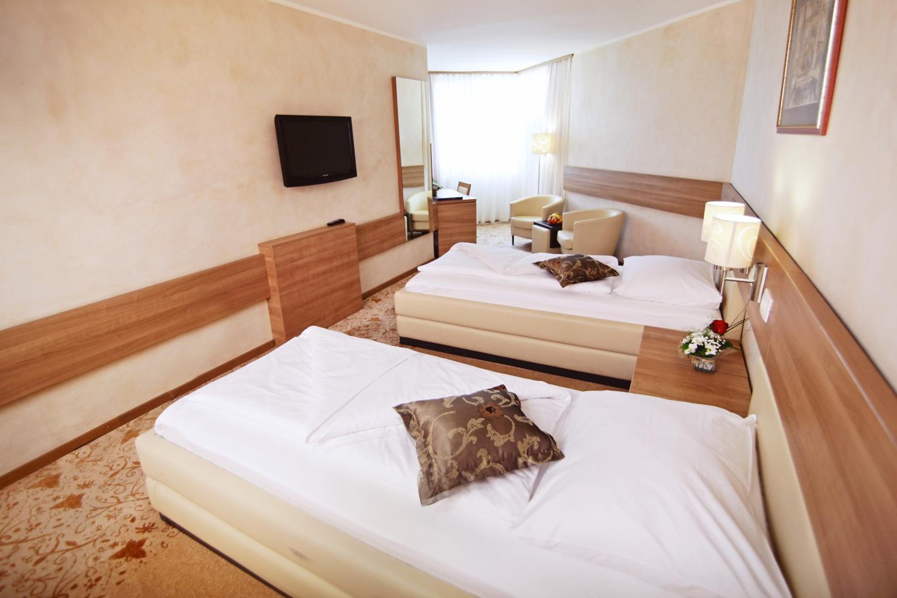 Room, Twin Beds