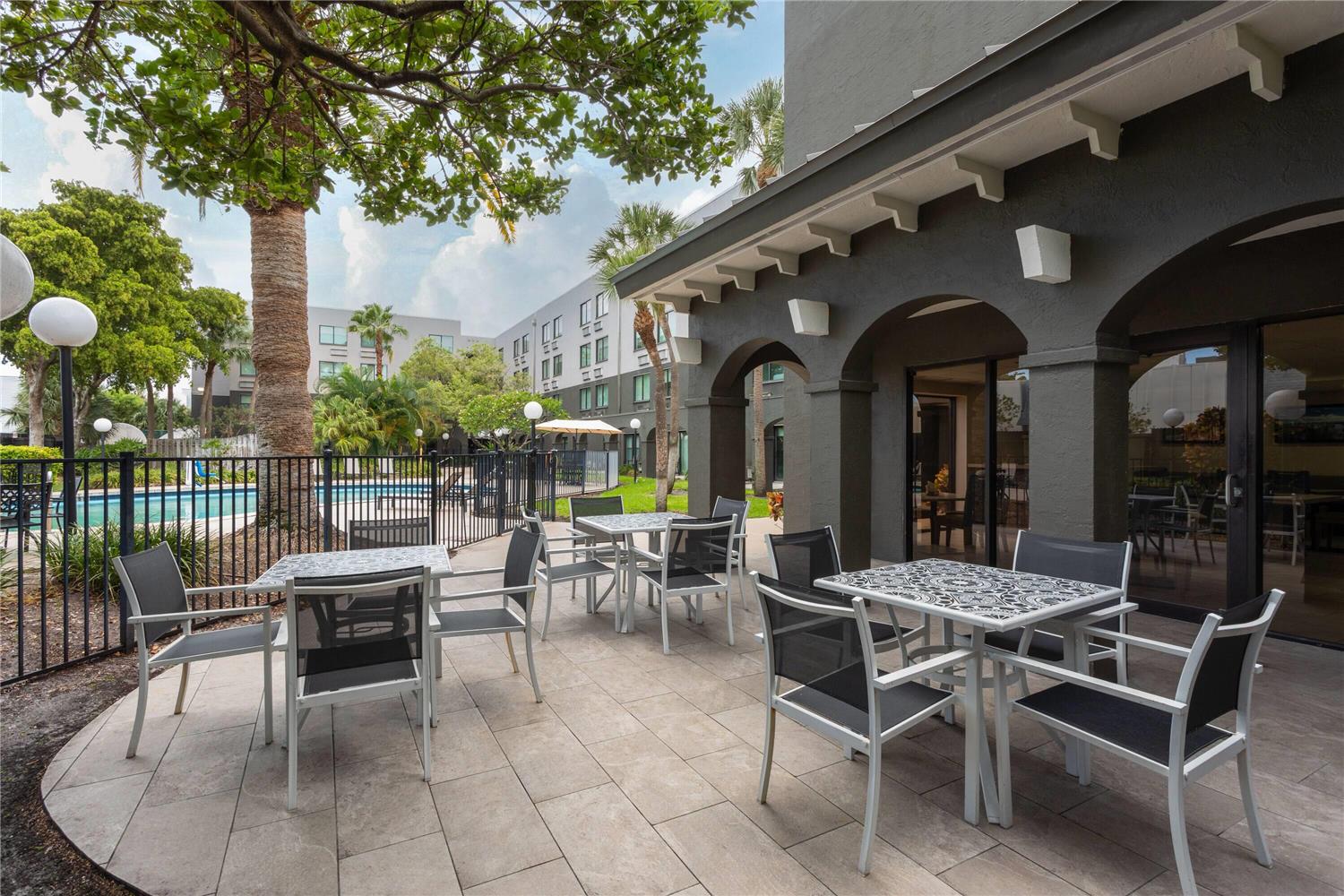 La Quinta Inn & Suites by Wyndham Ft Lauderdale Cypress Cr 31/44
