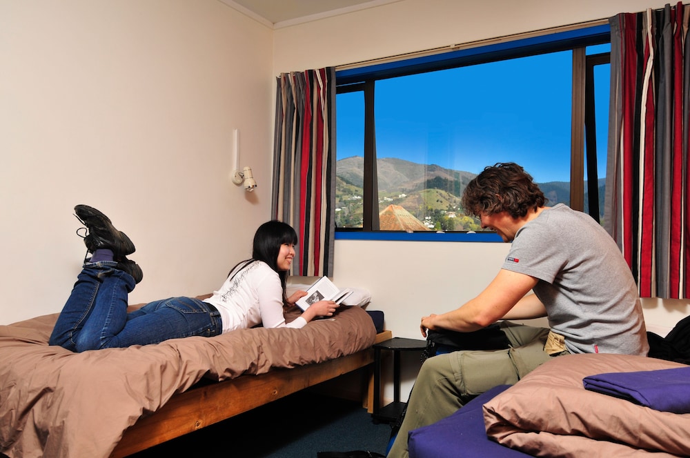 Tasman Bay Backpackers 30/50