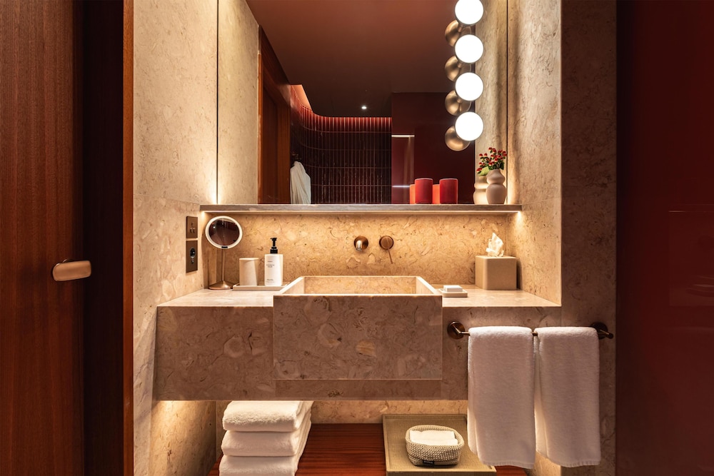 Andaz Lisbon 50/50