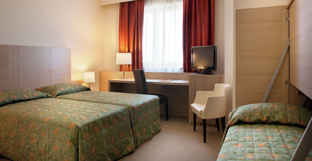 FAMILY, MULTIPLE BEDS