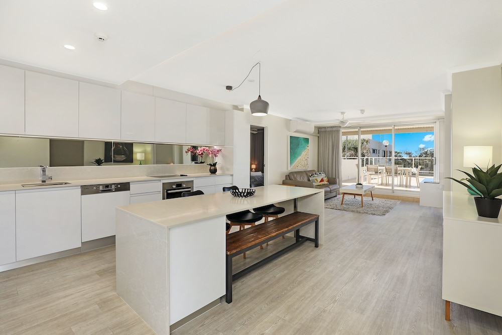 ELOUERA TOWER BEACHFRONT APARTMENTS 61/69
