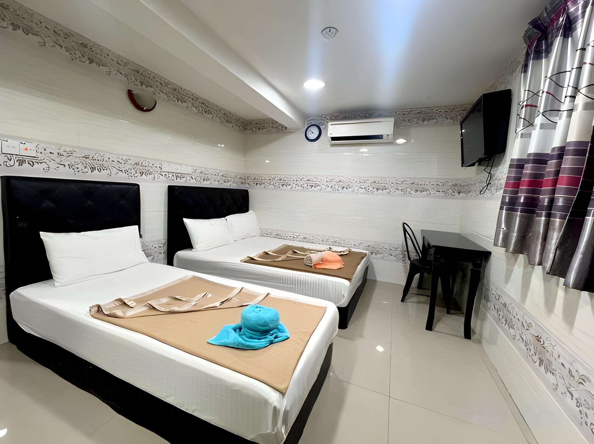 Room, Triple, 1 Double and 1 Single Bed, No Window