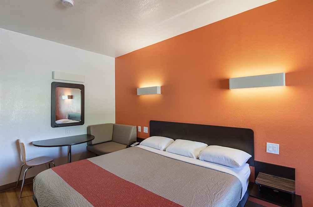 Motel6 Bedford, TX - Fort Worth 23/38