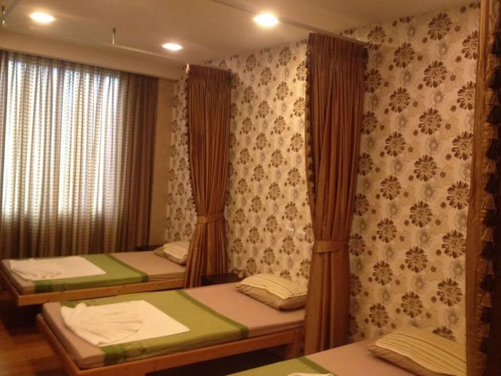 Bay Hotel Srinakarin 33/55