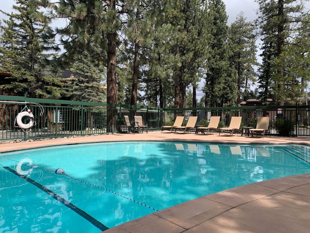Holiday Inn Express South Lake Tahoe 38/60