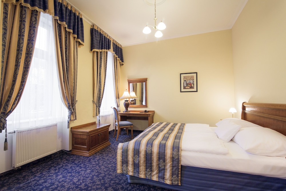 Ontario Hotel Garni 33/75