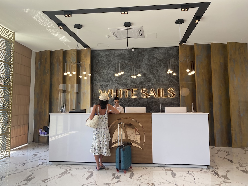 White Sails Residential Hotel 8/57
