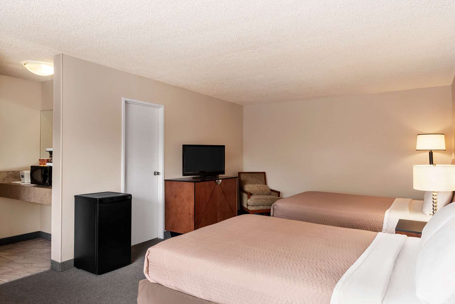 Travelodge by Wyndham Swift Current 20/53