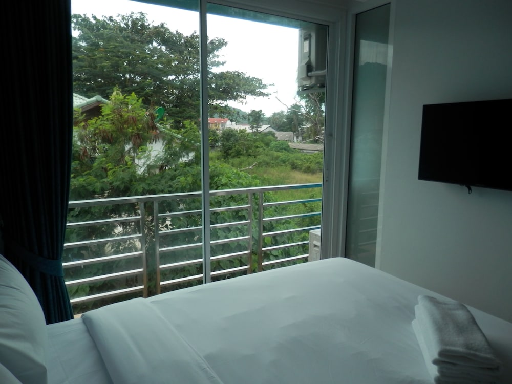 Cheeky Monkey S Samui 9/25