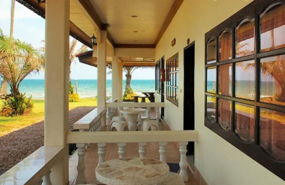 Bansaithong Beach Resort 52/52
