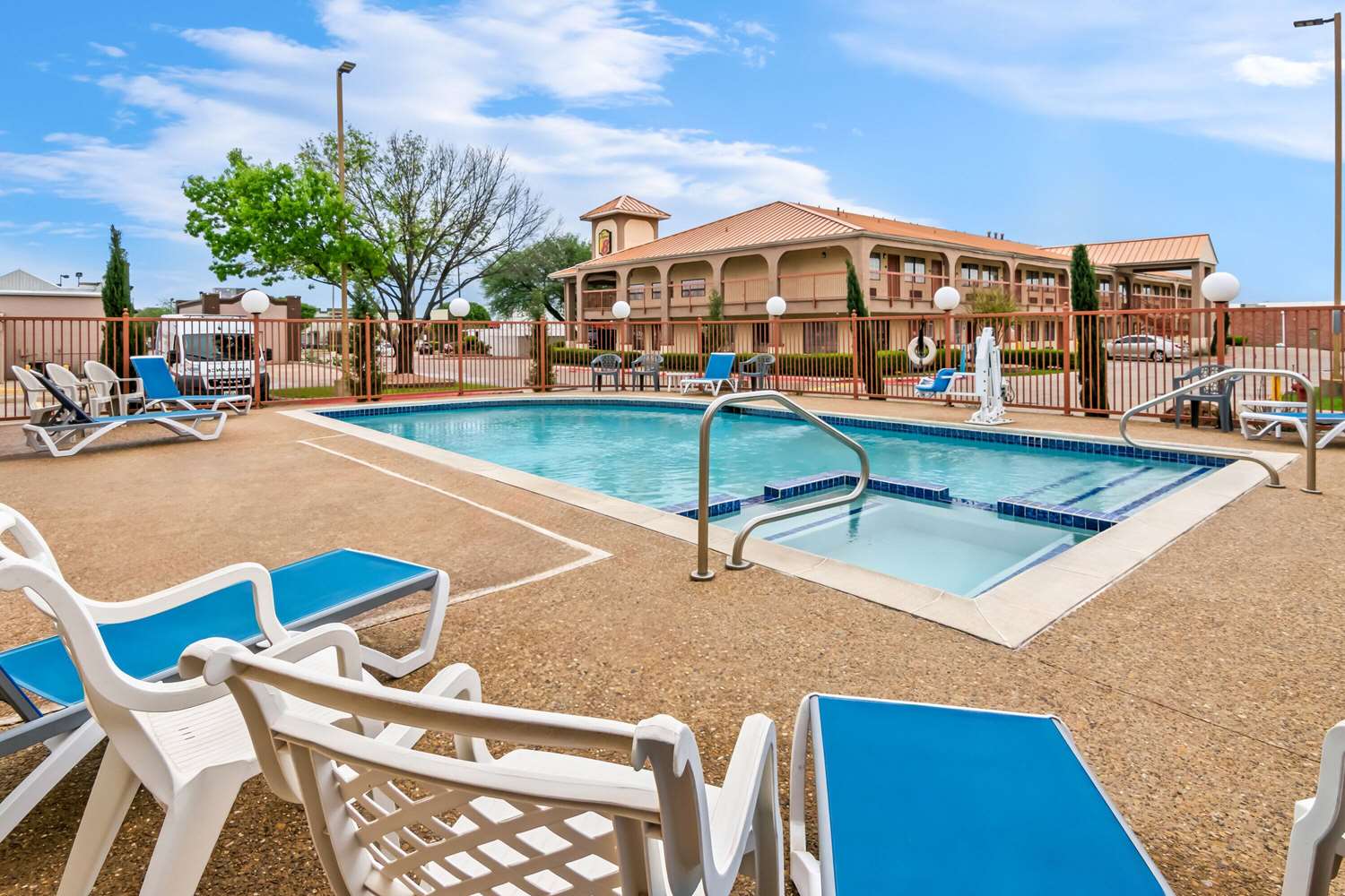 Super 8 by Wyndham Grand Prairie Southwest 24/24