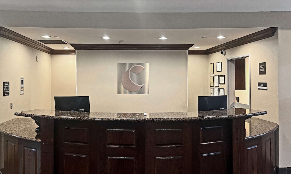 Comfort Suites Oshkosh, WI 3/32