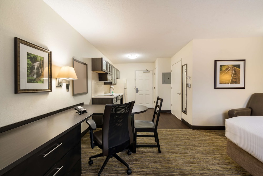 Sonesta Simply Suites Hampton 42/47