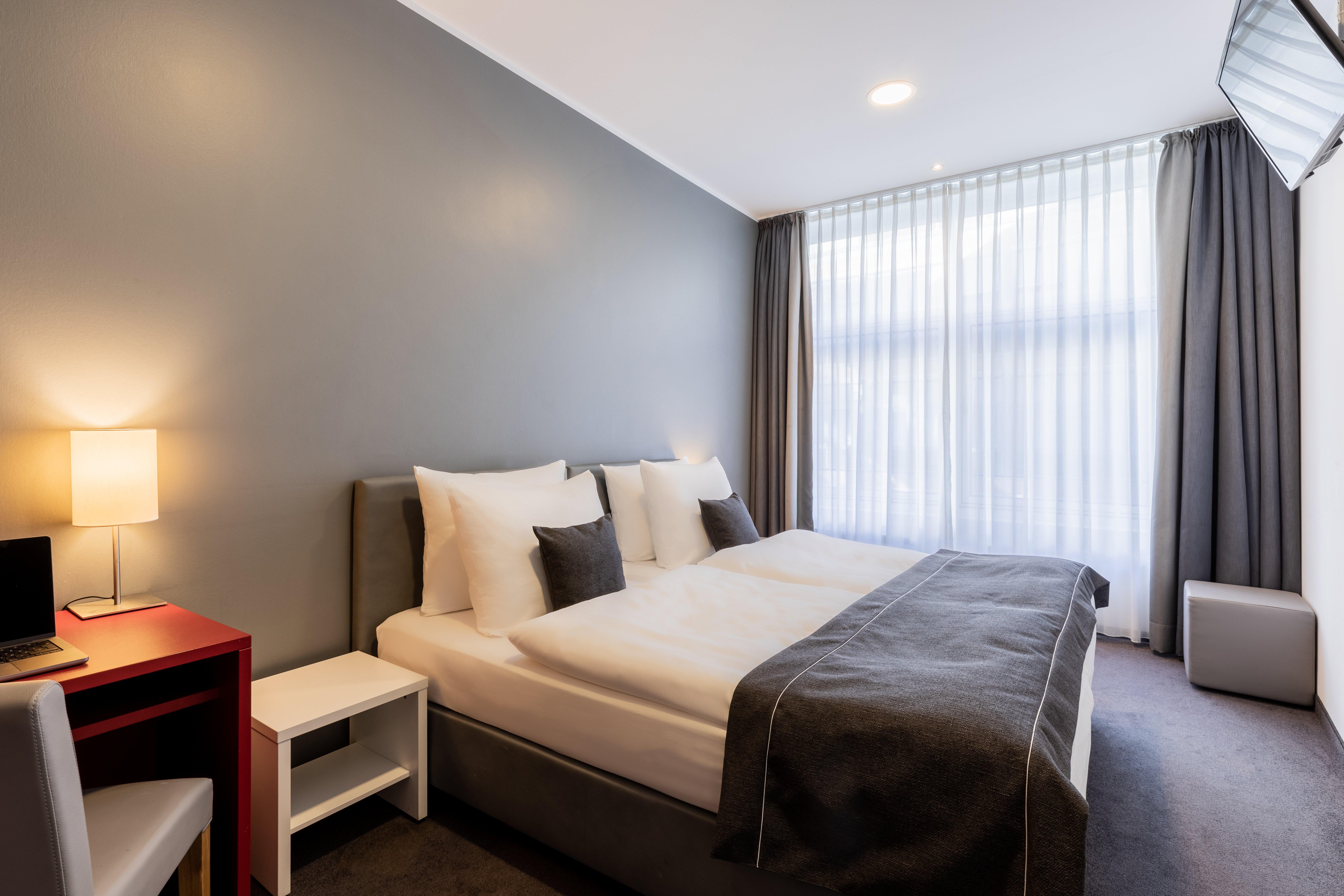 غرفة بريميوم بسرير كينج، Garner Hotel Berlin - Gendarmenmarkt by IHG 2/4