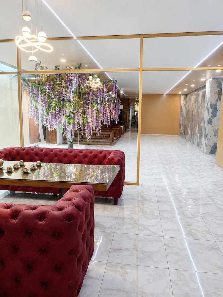 AHA Residence Hotel 8/50