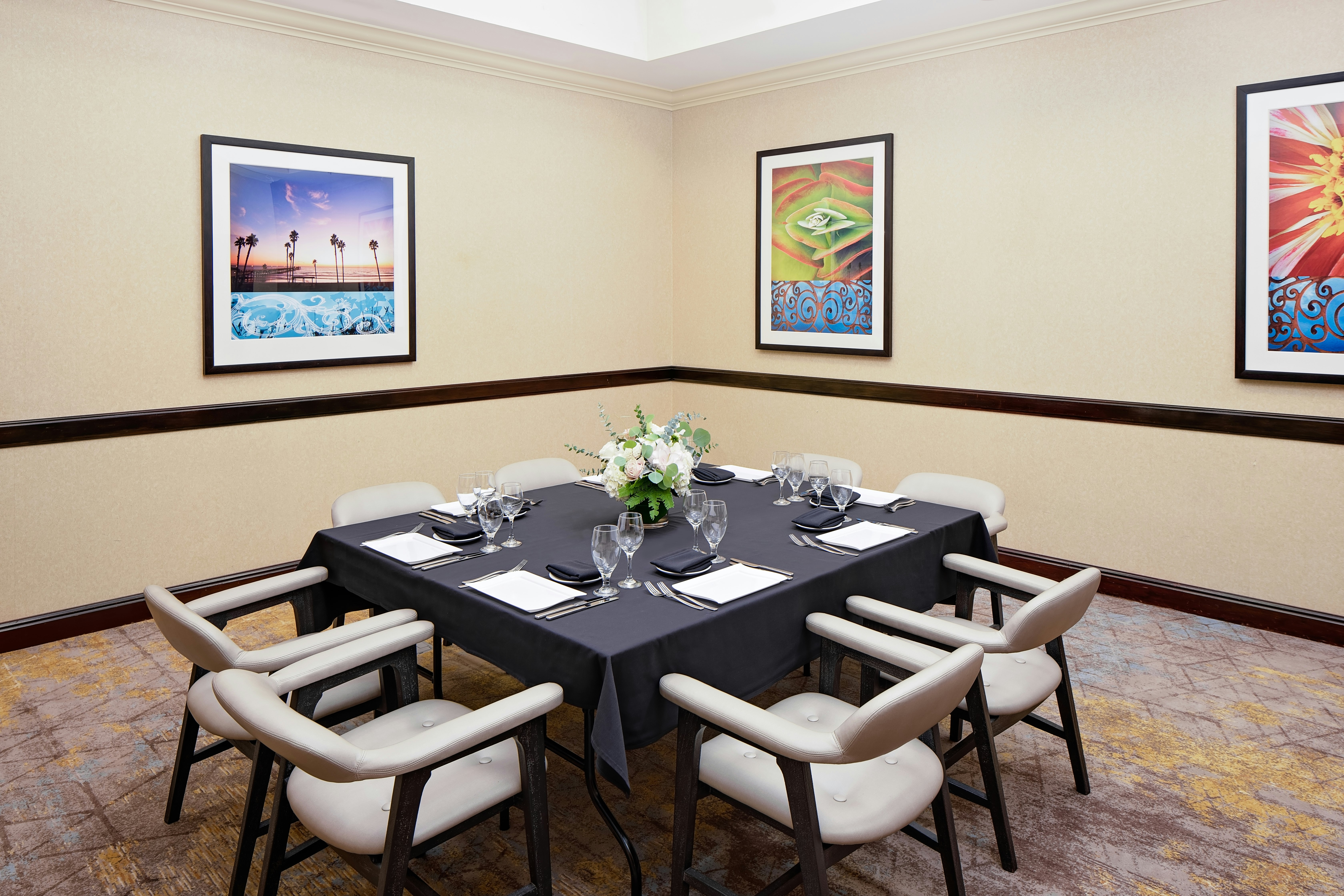 Hotel Zessa Orange County Airport, a DoubleTree by Hilton 44/59