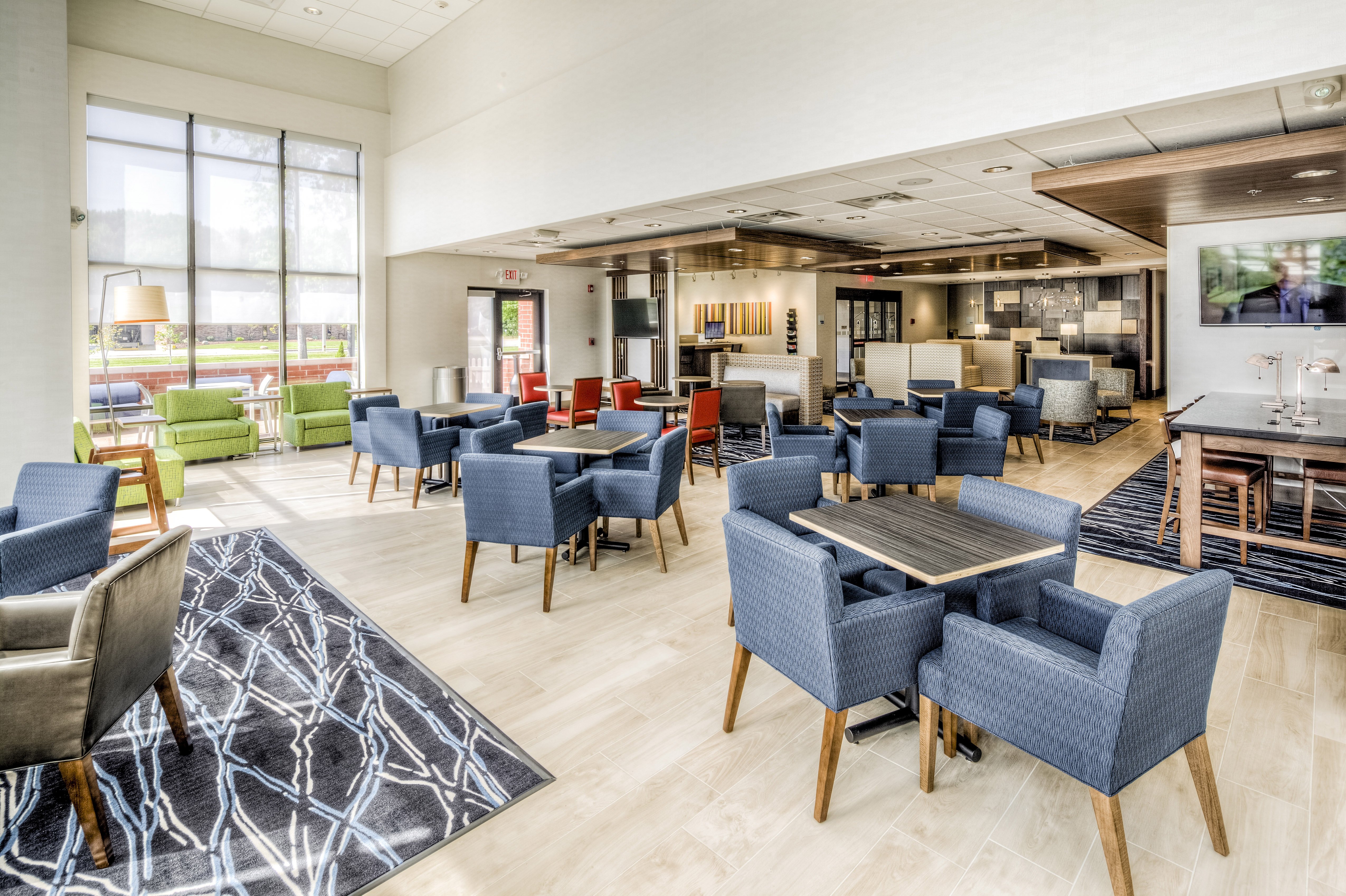 Holiday Inn Express And Suites Cleveland West Westlake 36/54