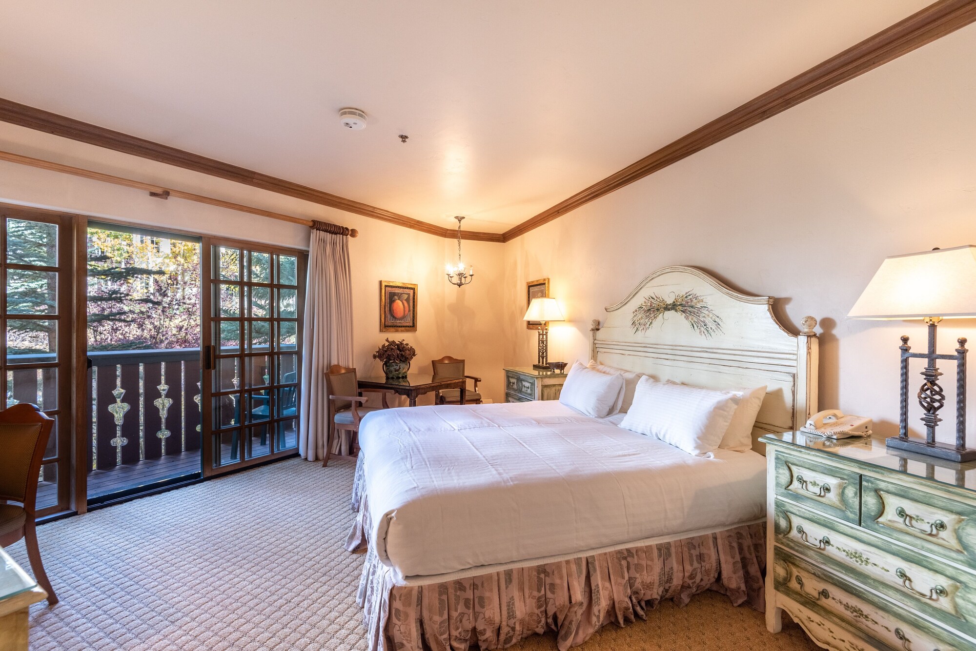 DELUXE, KING BED, RIVERSIDE