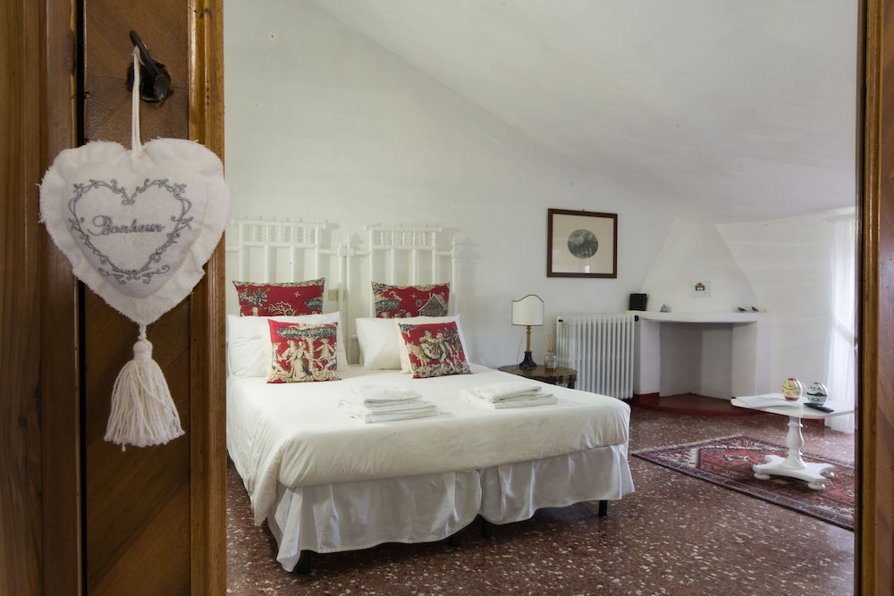 Castello Di Serragiumenta 23/50