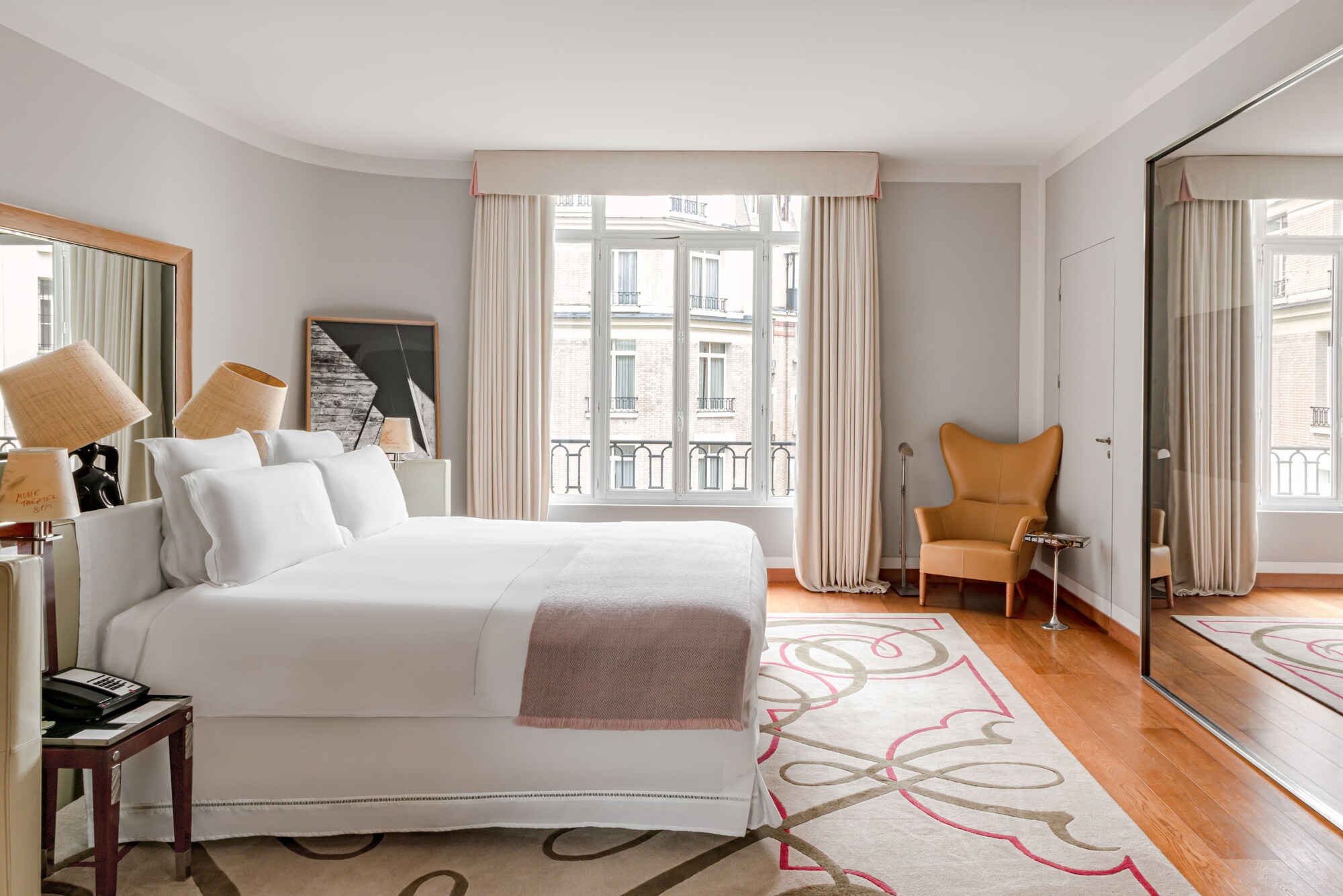 SIGNATURE, SUITE