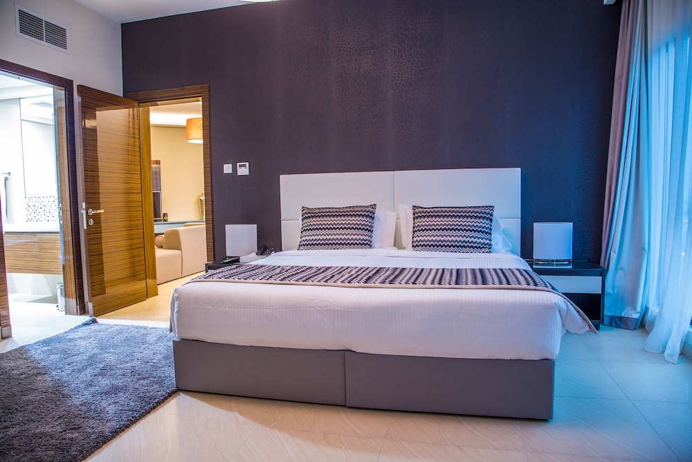 1 BEDROOM, APARTMENT