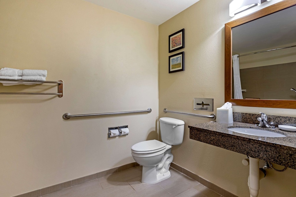 Comfort Inn & Suites Ponca City Near Marland Mansion 17/38