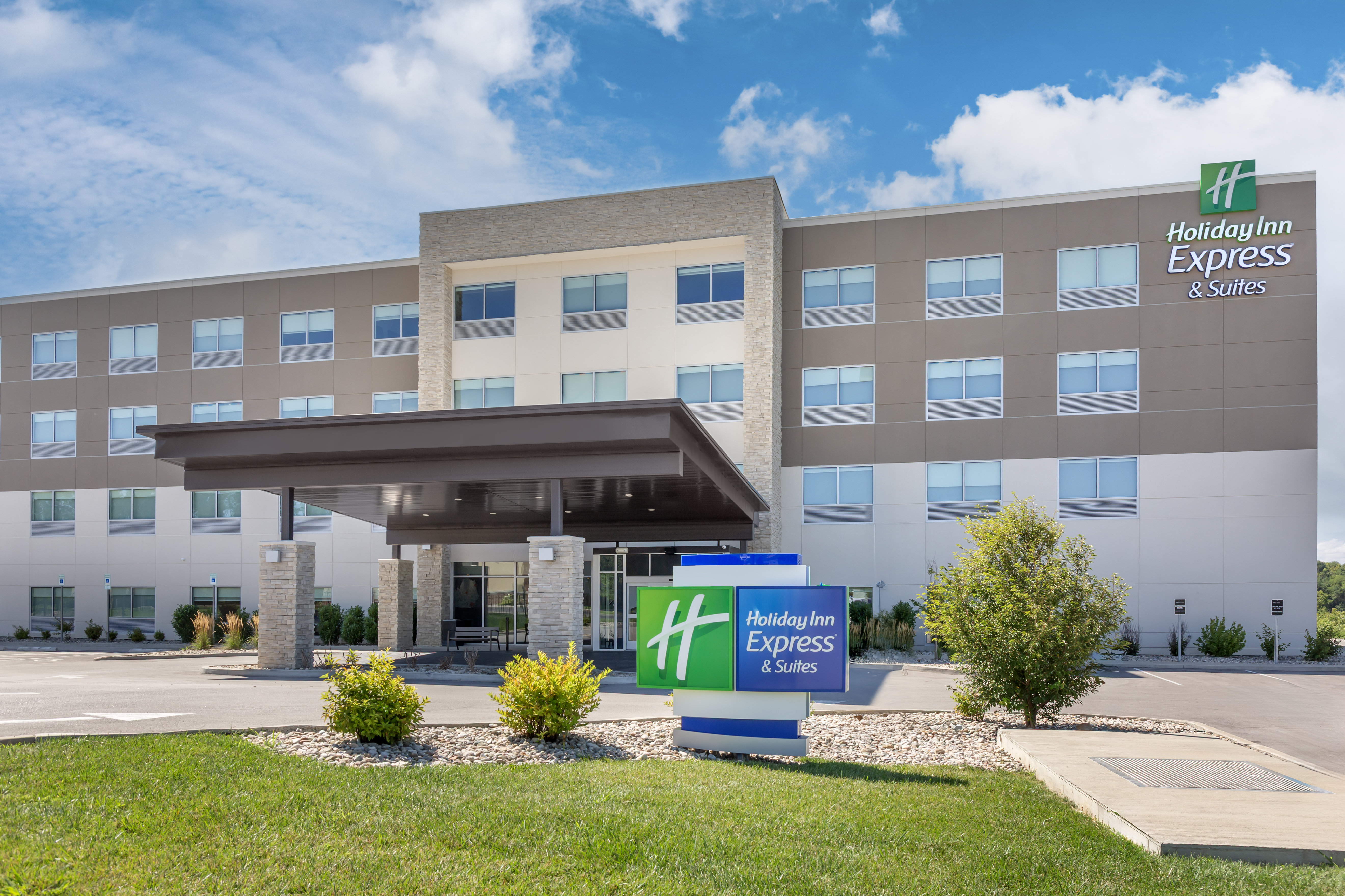 Holiday Inn Express and Suites Dry Ridge 2/63