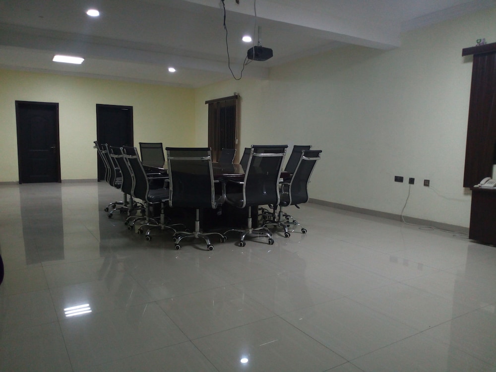 Akma Signature Hotel & Suites 12/20
