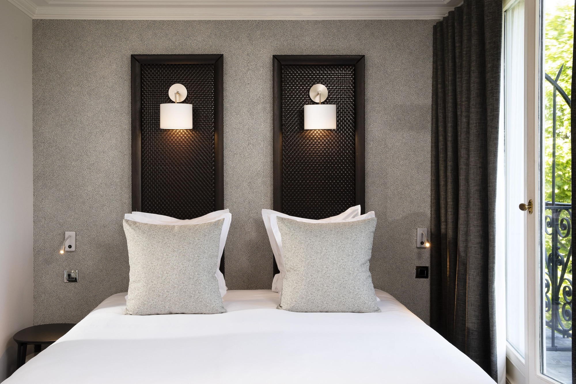 SUPERIOR, DOUBLE OR TWIN BED