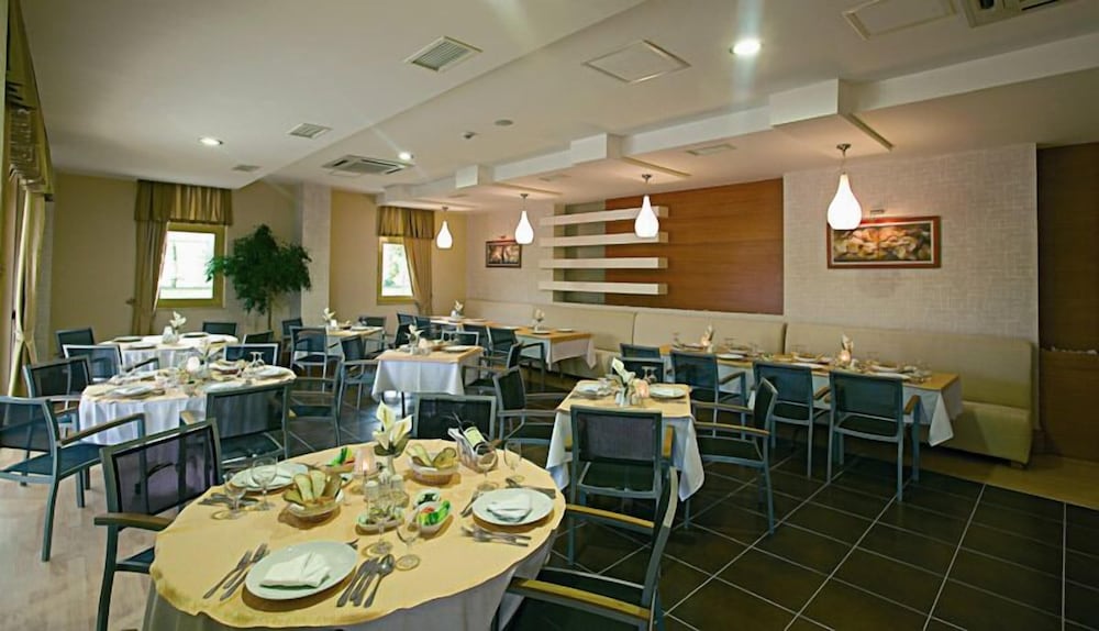 Side Breeze Hotel 36/50