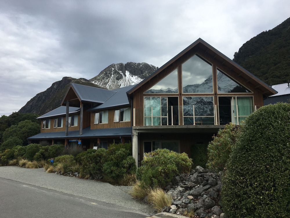 Aoraki Mount Cook Alpine Lodge 1/50