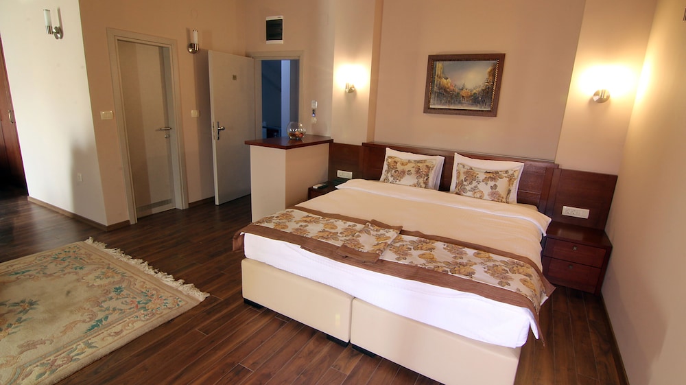 1 BEDROOM, DELUXE, SUITE, CITY VIEW
