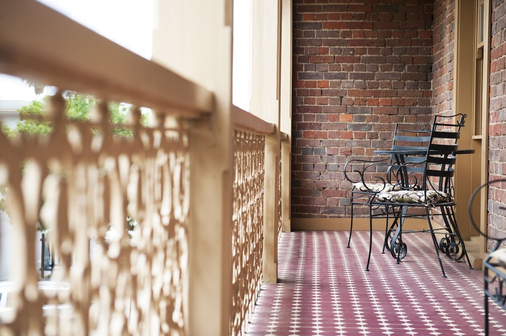 Cobb & Co Court Boutique Hotel 22/29