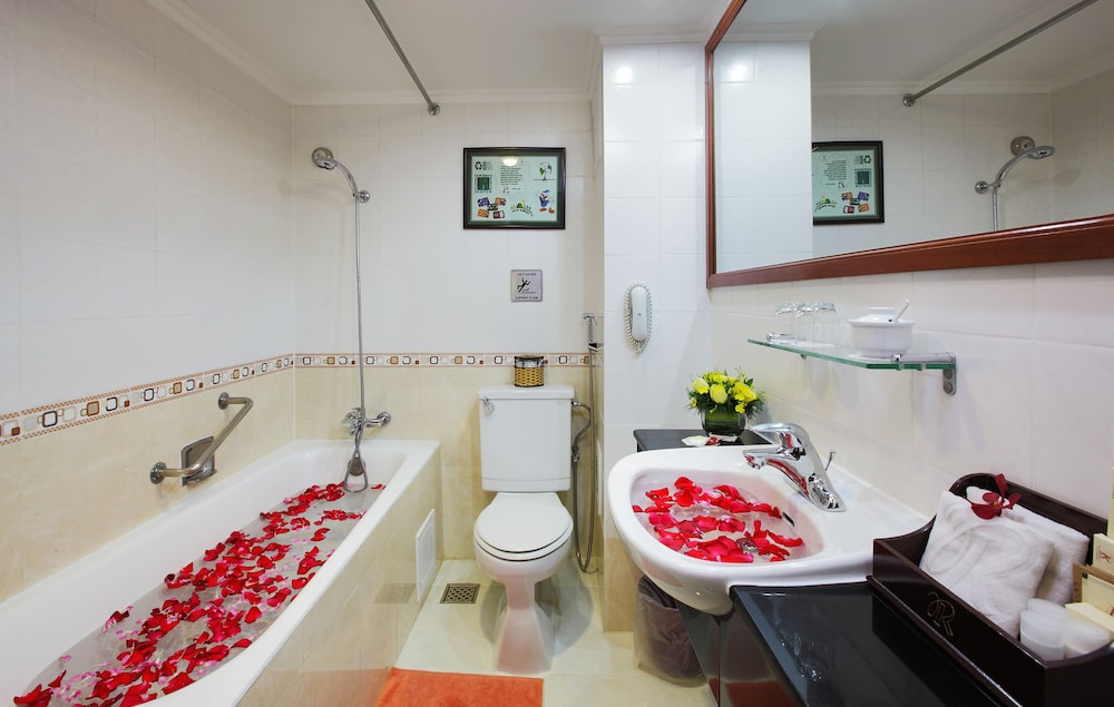 Royal Hotel Saigon 34/70