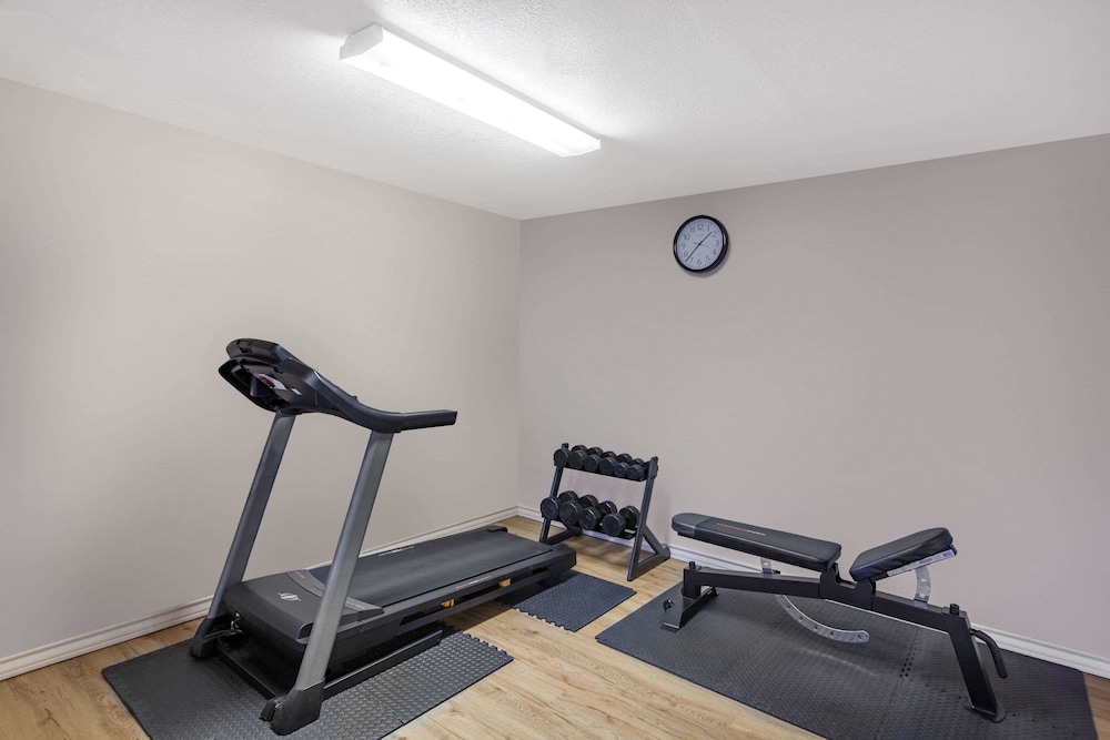 Days Inn & Suites by Wyndham Braunig Lake 11/22