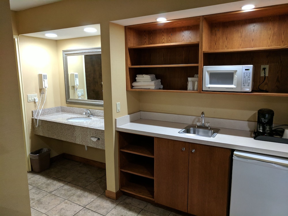South Shore Inn 51/54