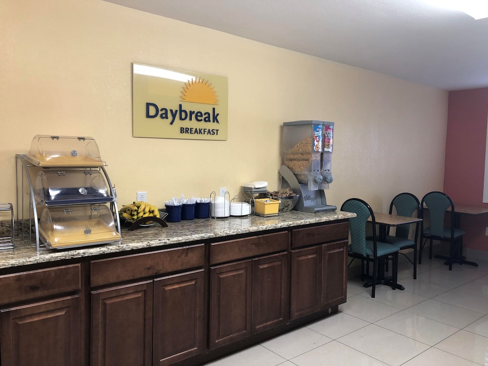 Days Inn By Wyndham Phoenix North 13/51