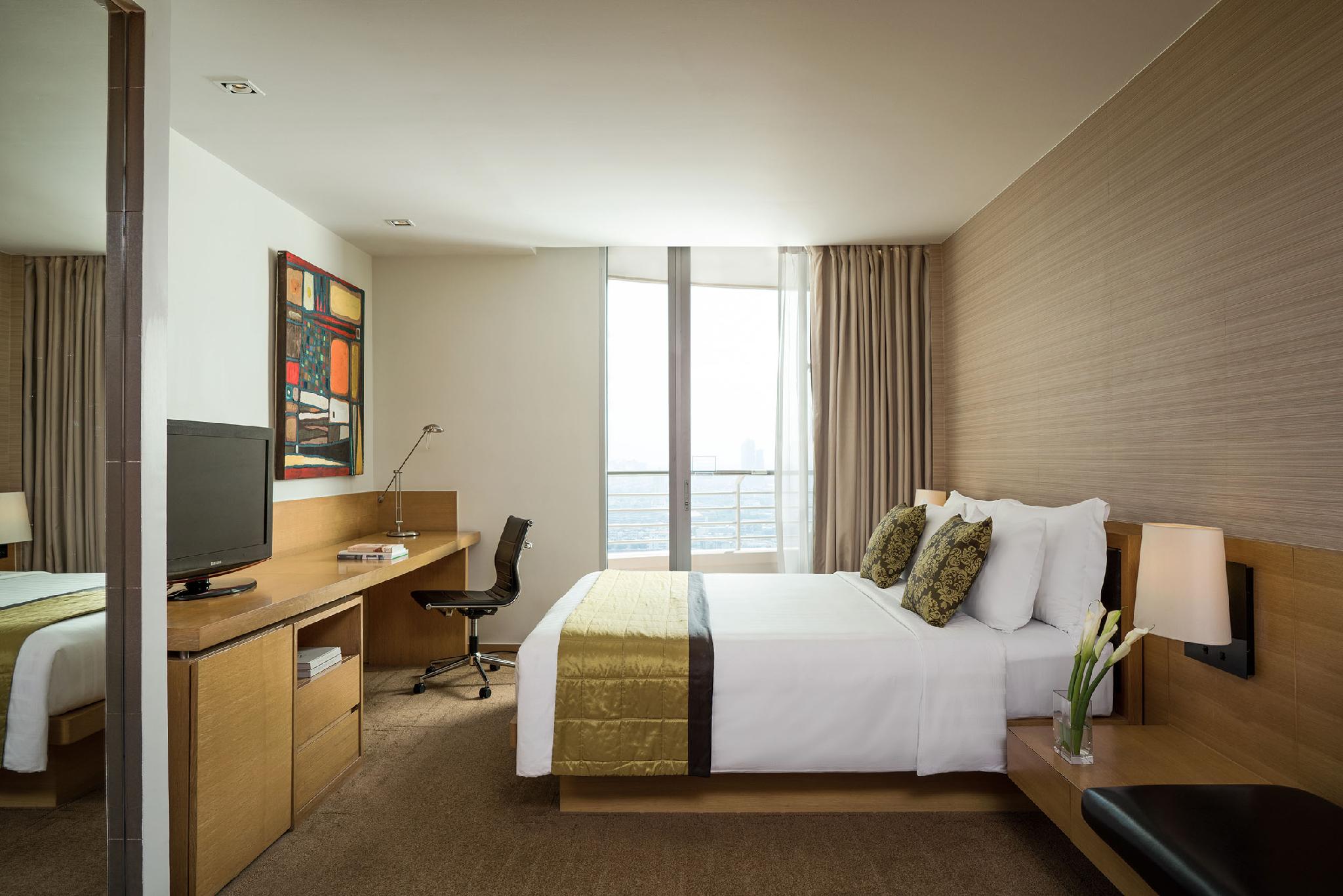 SKYLINE PREMIER ROOM