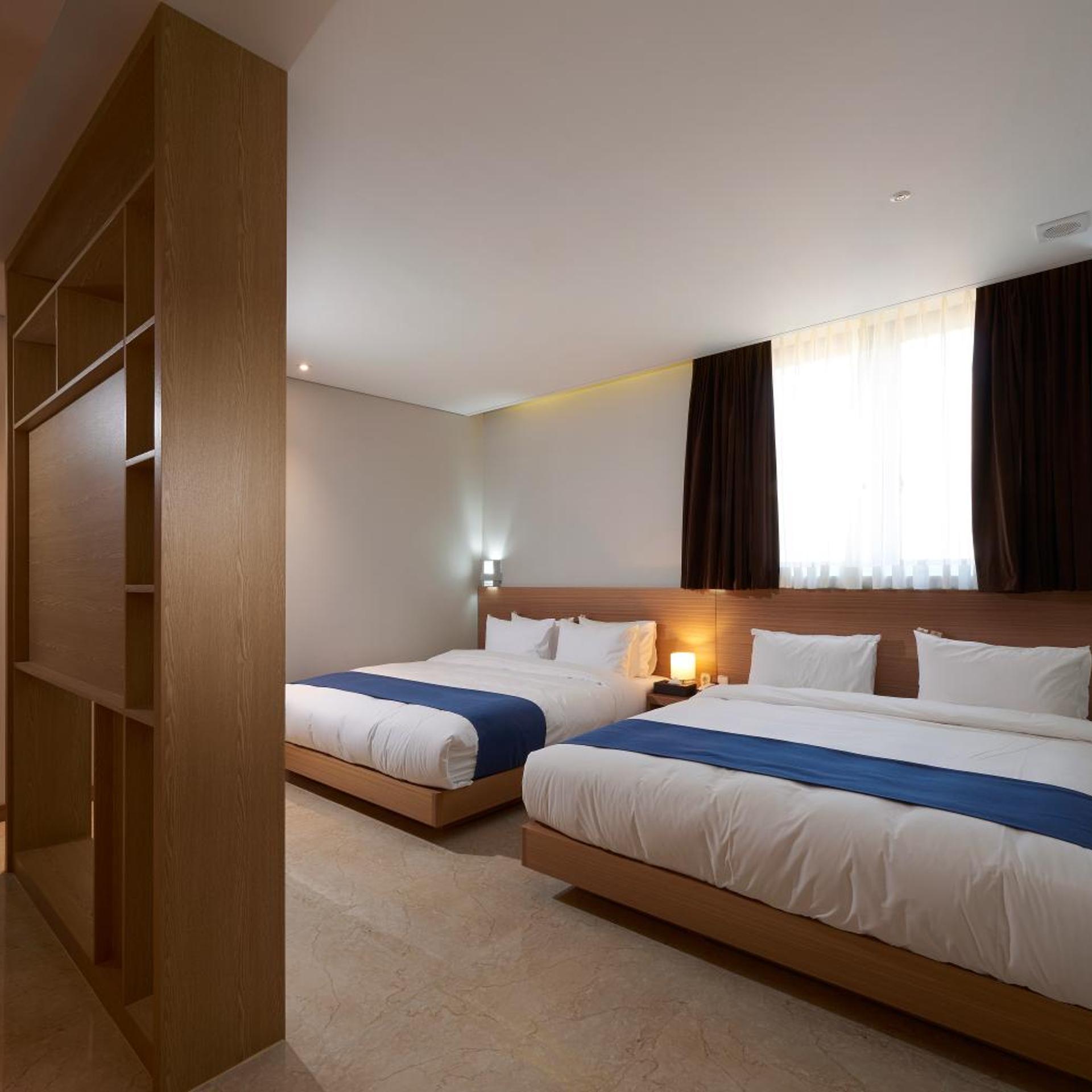 Premier, Twin Beds