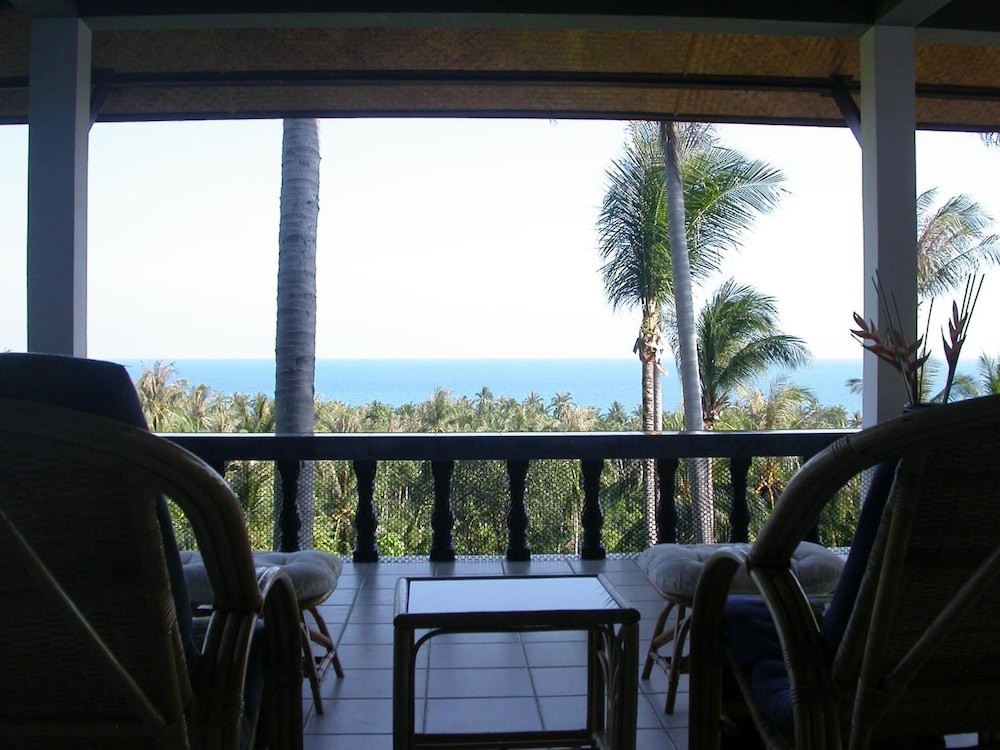Seaview Paradise Beach & Mountain Villas 12/30
