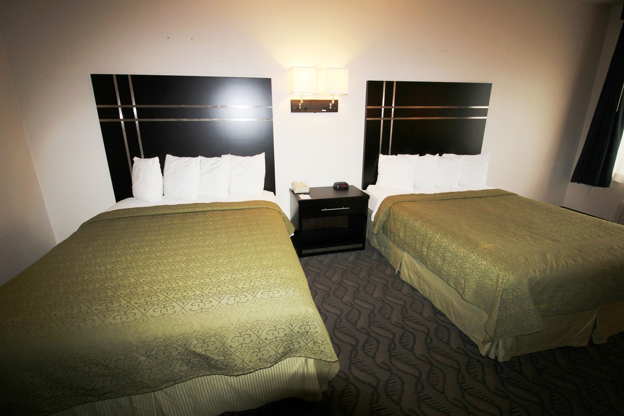 غرفة قياسية بسريرين كوين، Quality Inn and Suites Airport West 8/10