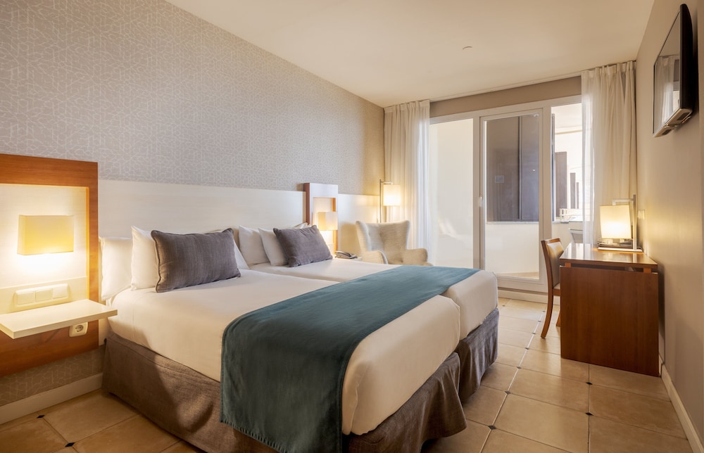 ROOM, DOUBLE BED, PARTIAL SEA VIEW