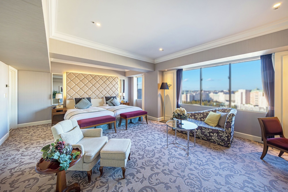 Senior, Suite, 3 Beds