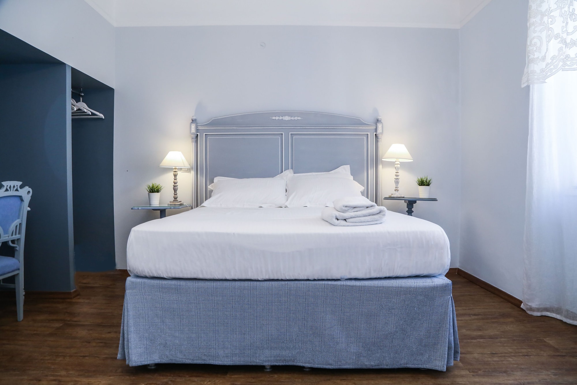 2 BEDROOMS, BLUE, SUITE