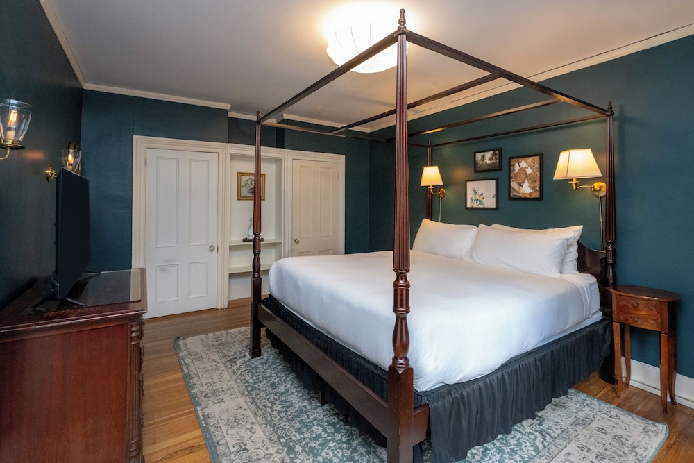 Rookwood Inn 13/50