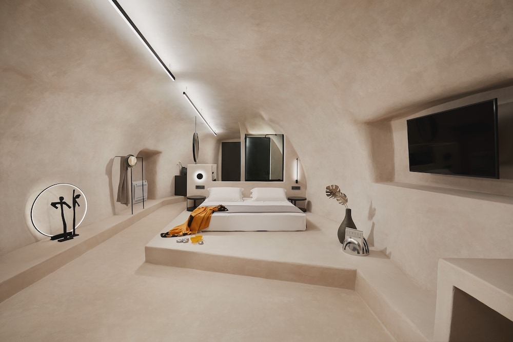 CAVE, SUITE, KING BED, CALDERA VIEW, JETTED TUB