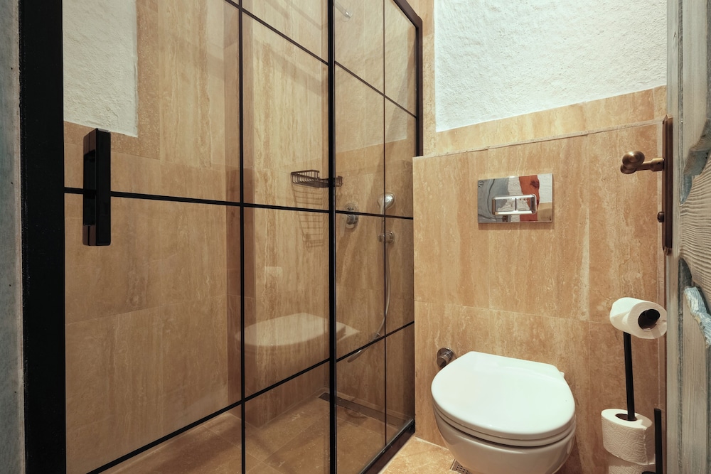 Armel Alacati (+12 Adult Only) 45/46