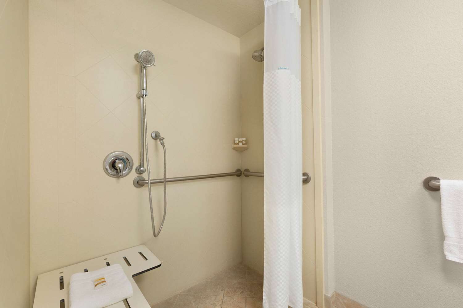 La Quinta Inn & Suites by Wyndham Fresno Northwest 42/44