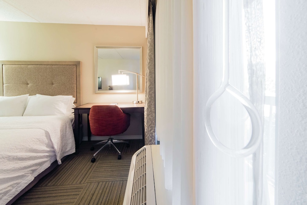 Hampton Inn Caryville-I-75/Cove Lake-State Park 21/84